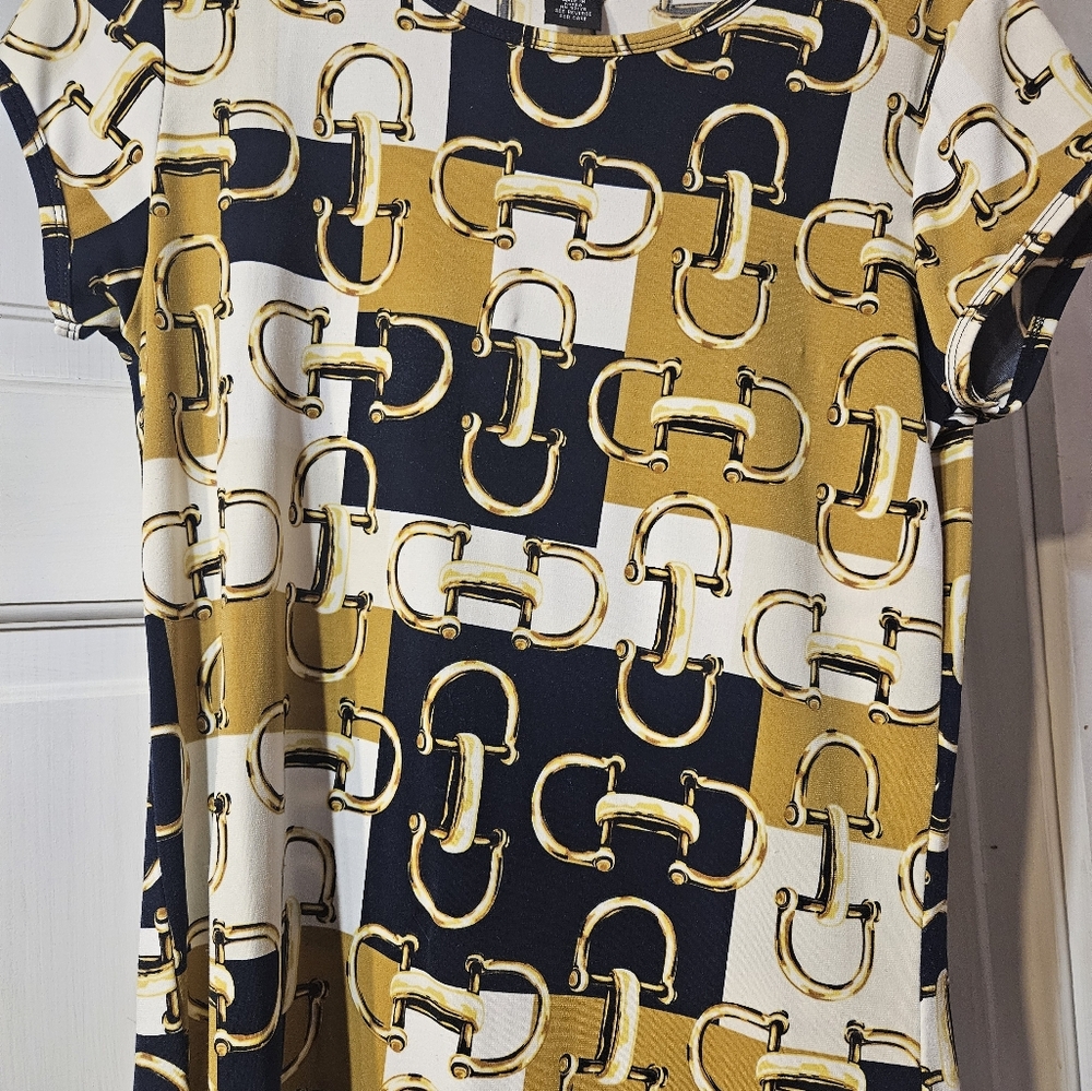 Evie Chic Geometric Chain Print Top Size M